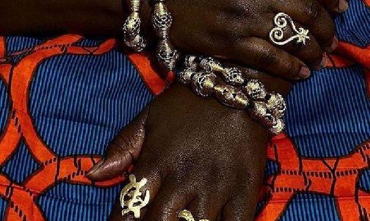 Adinkra: ideogramas africanos que atravessam o tempo e ressignificam cidades