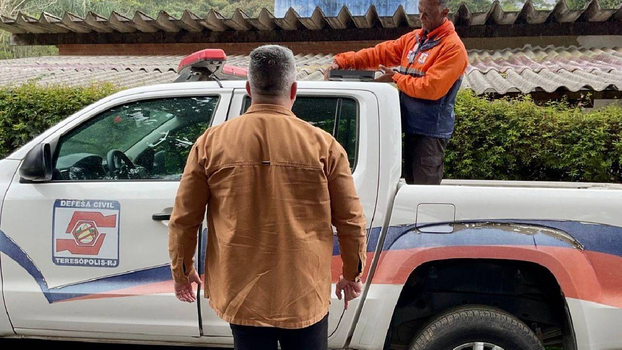 Prefeitura de Teresópolis realiza testes de conexão via satélite em área sem cobertura de telefonia