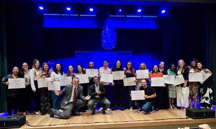 Unifeso sedia cerimônia de entrega do prêmio Heróis da Enfermagem