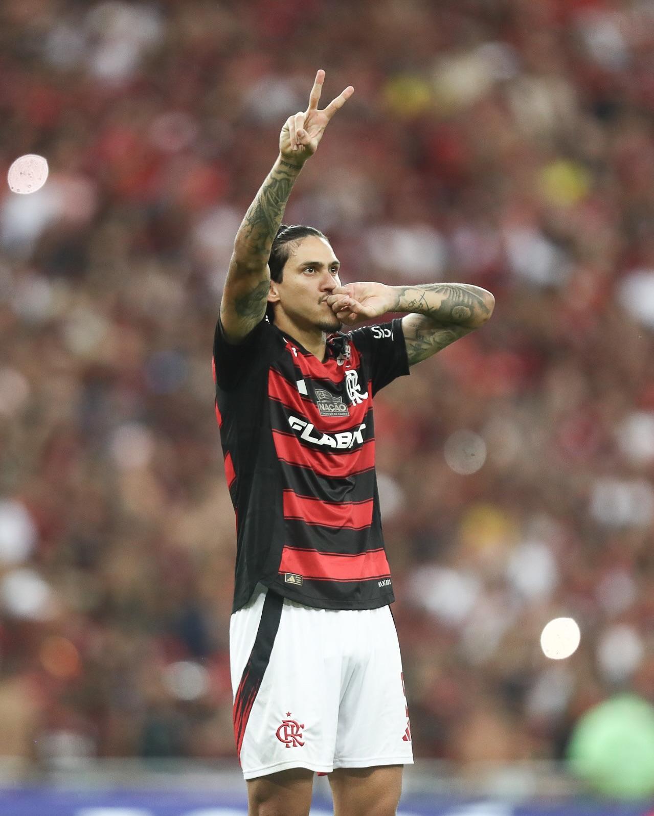 Fla goleia o Corinthians e reassume liderança do Brasileirão