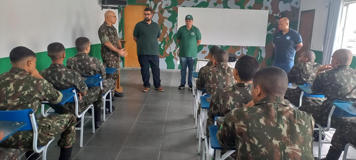 Jovens formados pelo Tiro de Guerra vão auxiliar no trânsito de Teresópolis