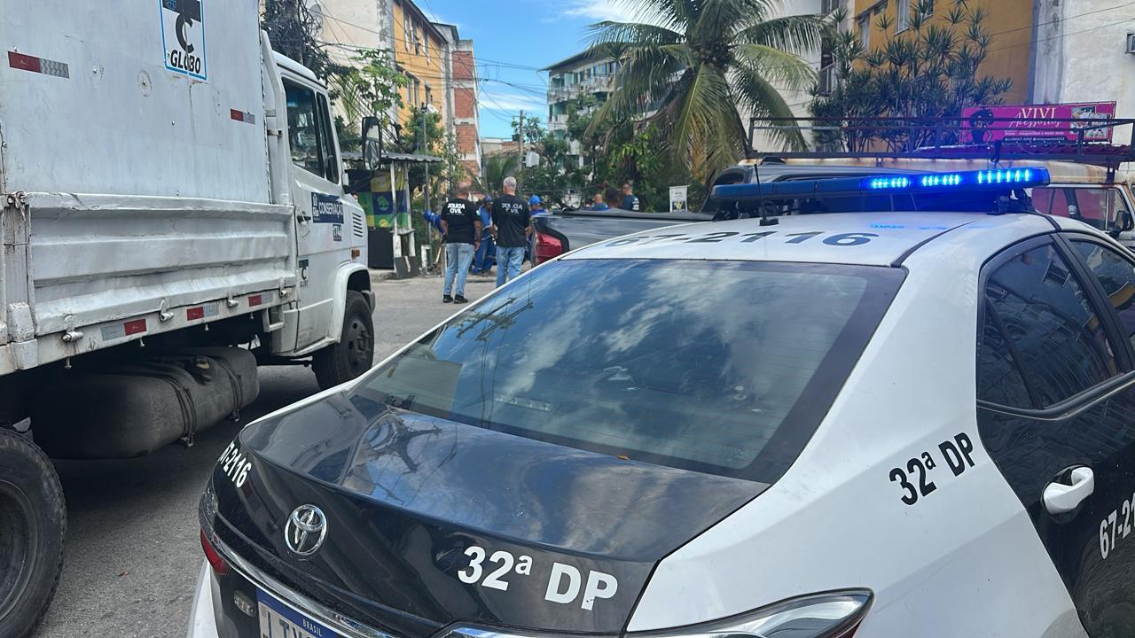 Polícia derruba portões colocados pela milícia na região de Rio das Pedras