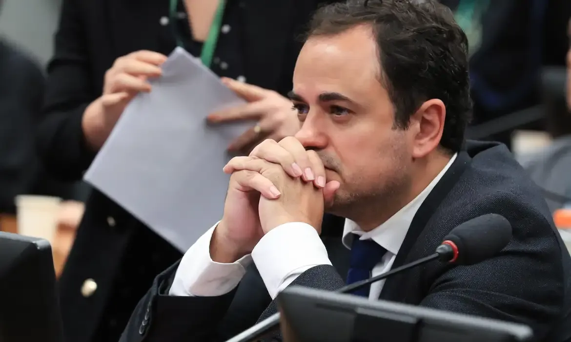 Relator vota pela cassação de Gláuber Braga na Câmara dos Deputados
