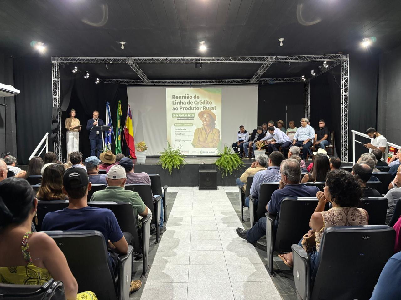 Secretaria de Agricultura assina Termo com Prefeitura de Casimiro de Abreu para melhoria de estradas vicinais