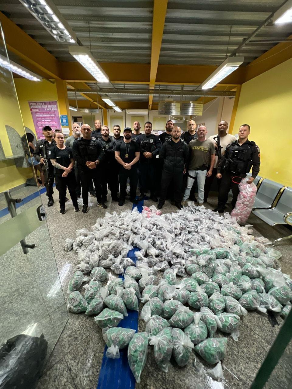 Três presos e apreensão avaliada em meio milhão de reais em Teresópolis