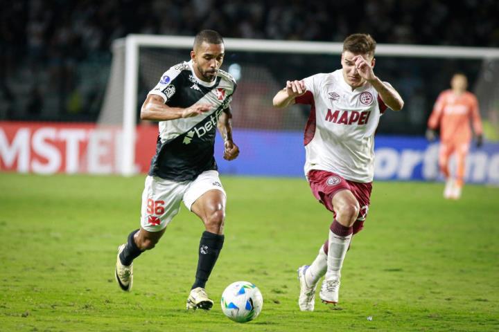 Vasco empata sem gols com Lanus e divide liderança na Sul-Americana