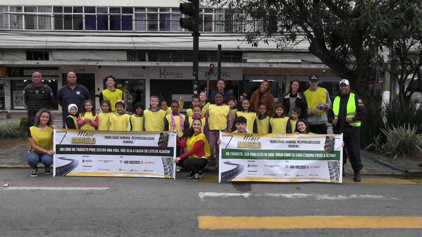 Expresso Amarelo leva conscientização a alunos das redes pública e privada
