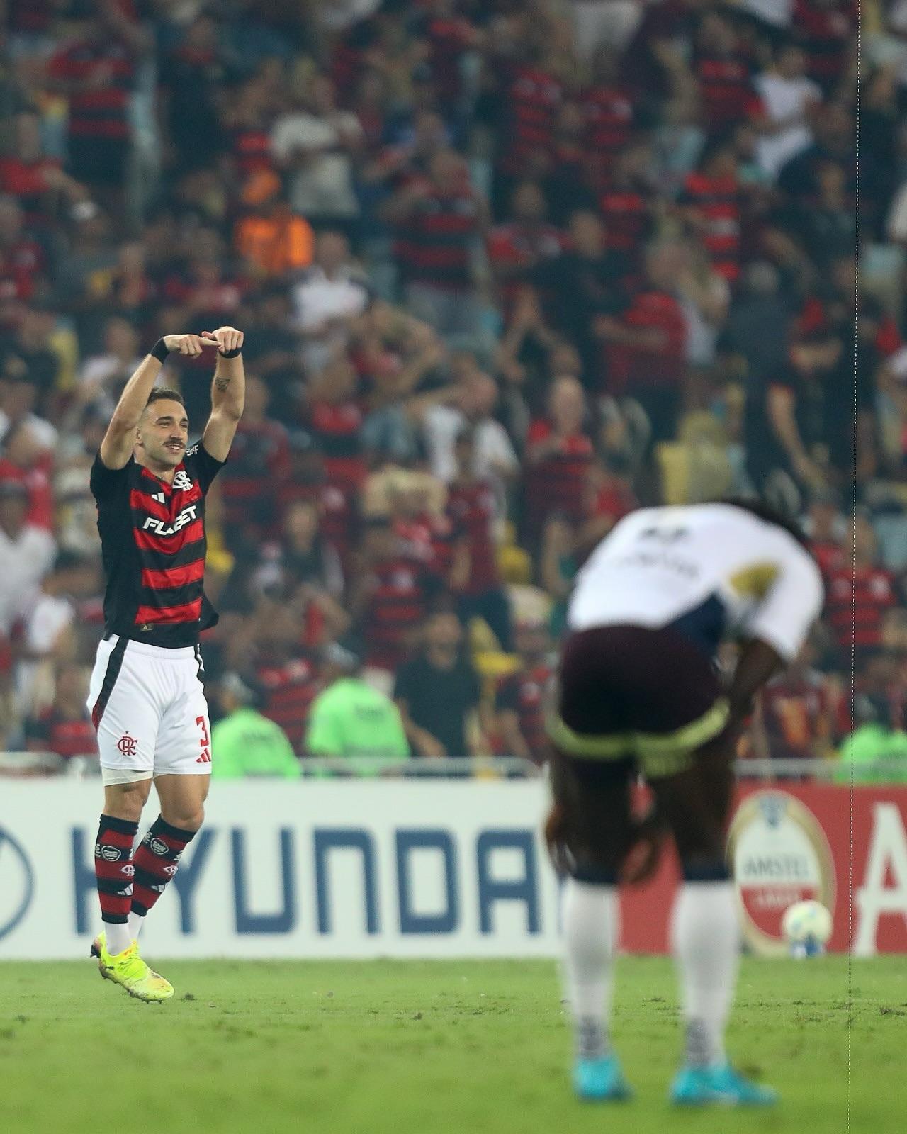 Fla derrota LDU e depende apenas de si para avançar