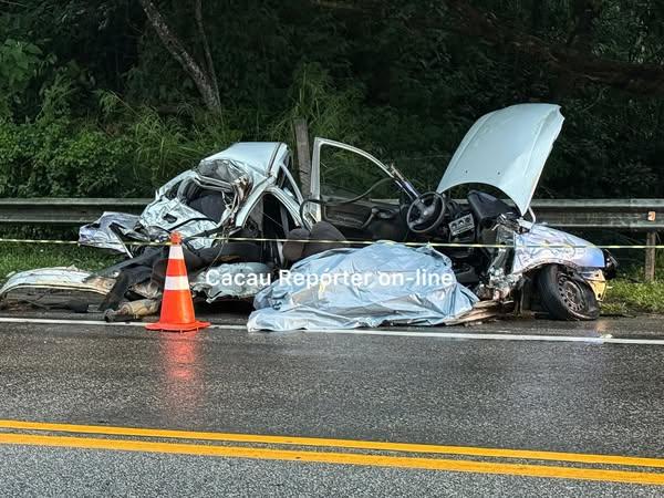 Motorista morre após colisão entre carro e caminhão em Teresópolis