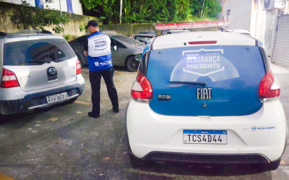 Veículo roubado é recuperado em Guapimirim
