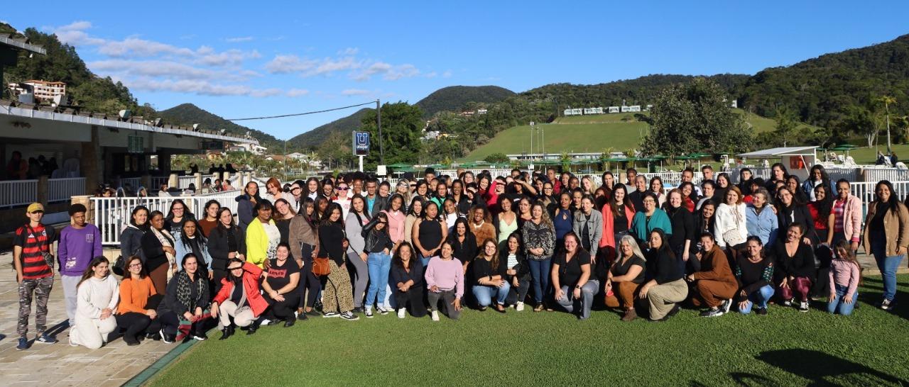 Educação Inclusiva: Secretaria reúne cuidadores e equipes diretivas