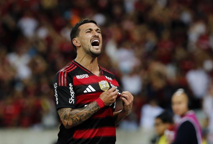 Goleada faz Flamengo viajar para Mundial como líder do Brasileiro