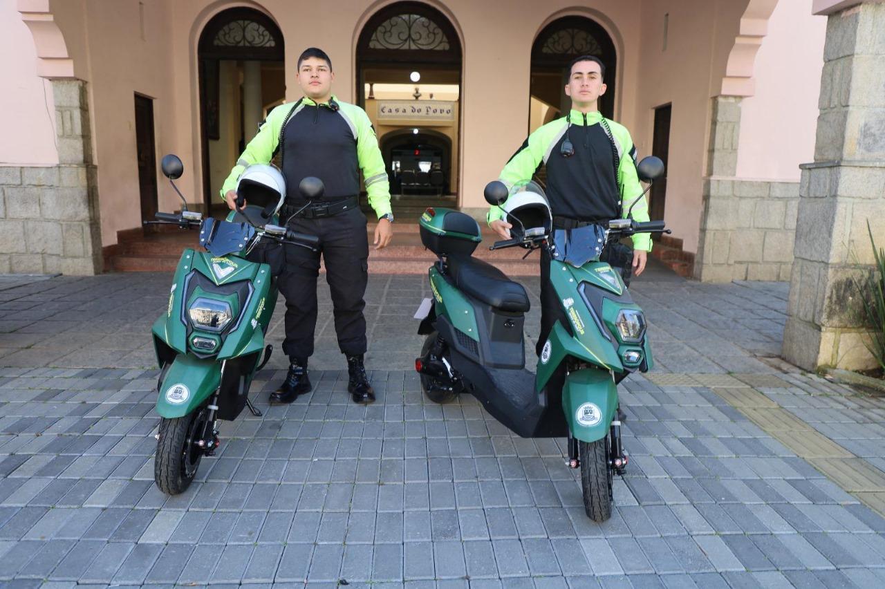Prefeitura adquire motos elétricas para auxiliar no ordenamento e na fiscalização do trânsito no centro da cidade