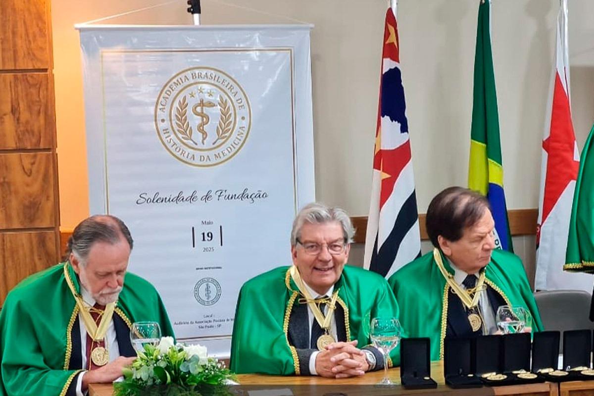 Professor do Unifeso ocupa cadeira número 1 na fundação da Academia Brasileira de História da Medicina