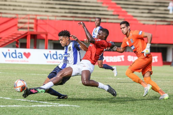 São Gonçalo arranca empate, complica America e fica de boa