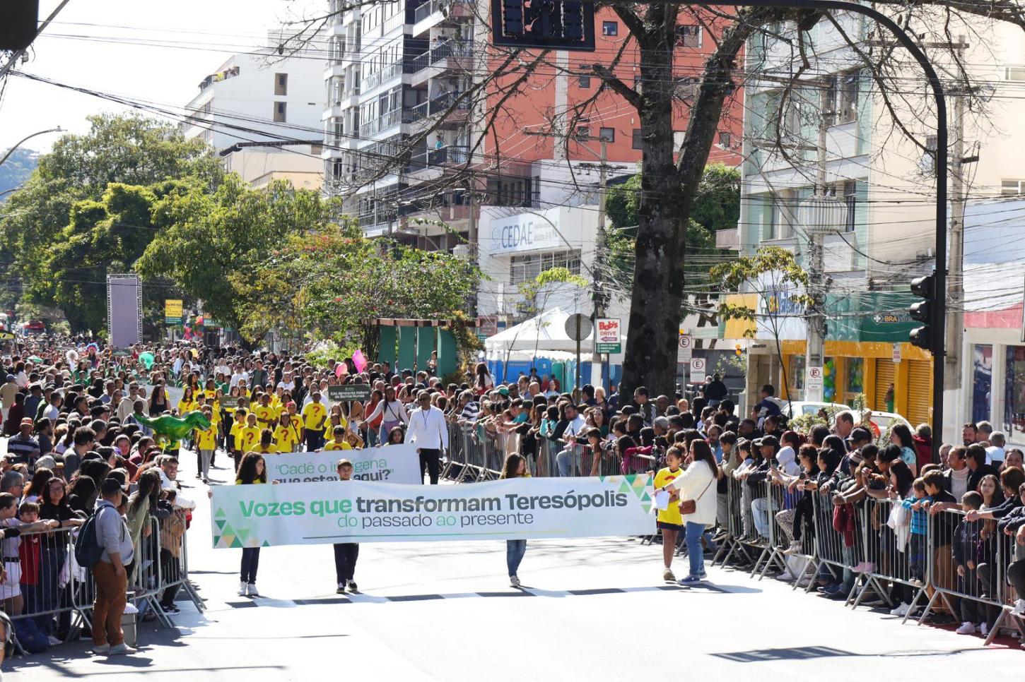 Desfile do Aniversário da Cidade buscou apresentar desenvolvimento da história