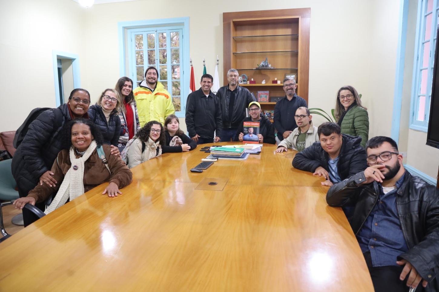 Prefeitura recebe a visita de participantes do Grupo de Interação Social