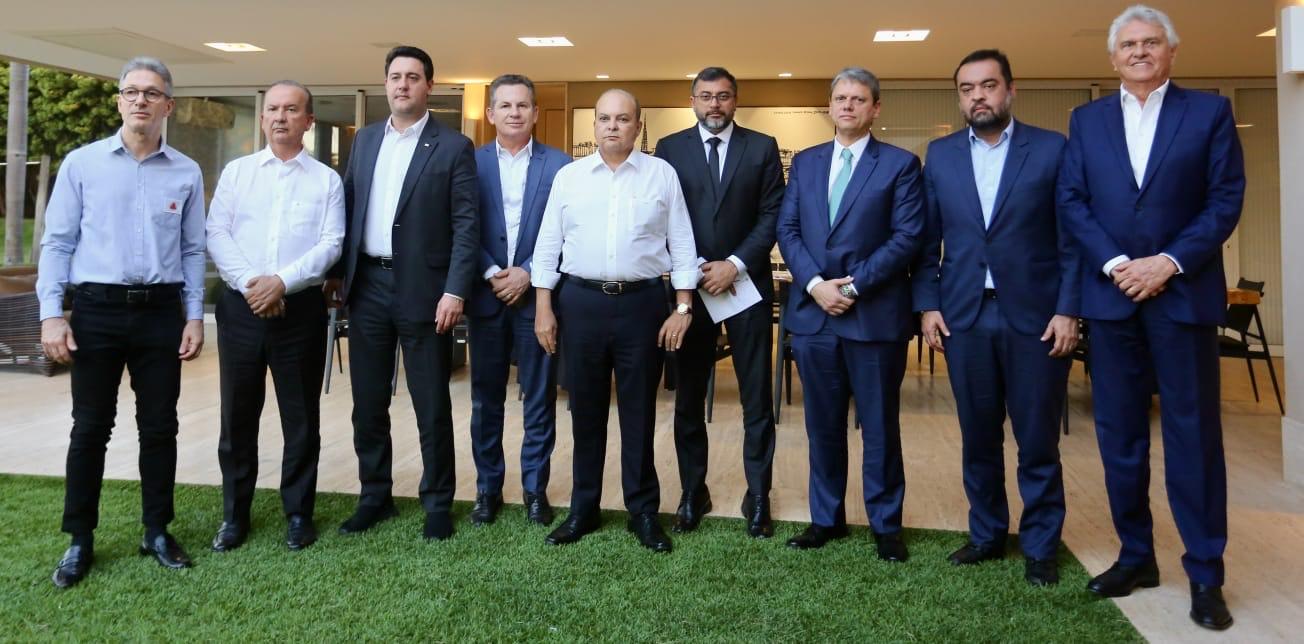 Governadores cobram do governo federal mas sem críticas aos EUA