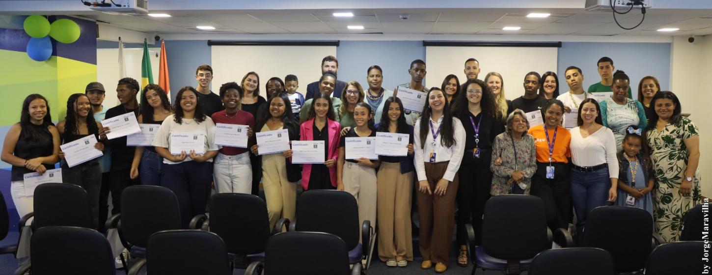 Projeto Interação: Jovens se formam em cerimônia realizada na universidade Estácio