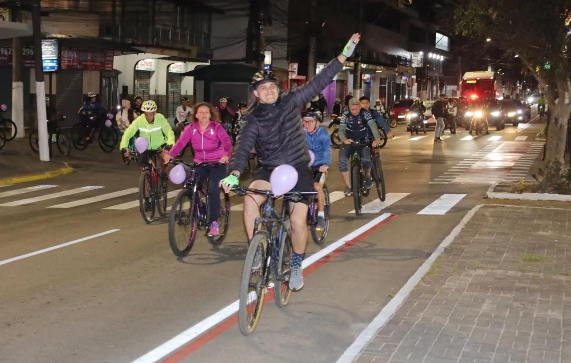 Teresópolis celebra Dia do Ciclismo com pedalada noturna
