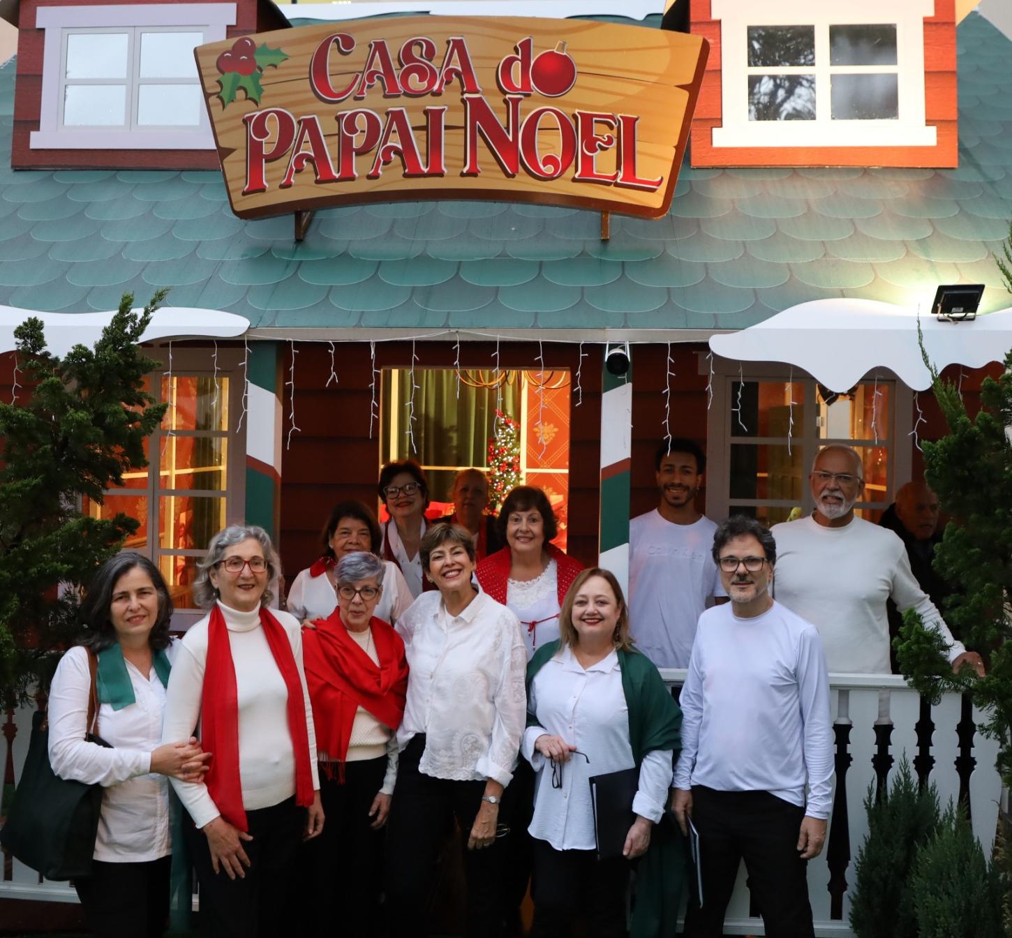 Natal Iluminado: Corais embalam a Vila do Papai Noel, em Teresópolis