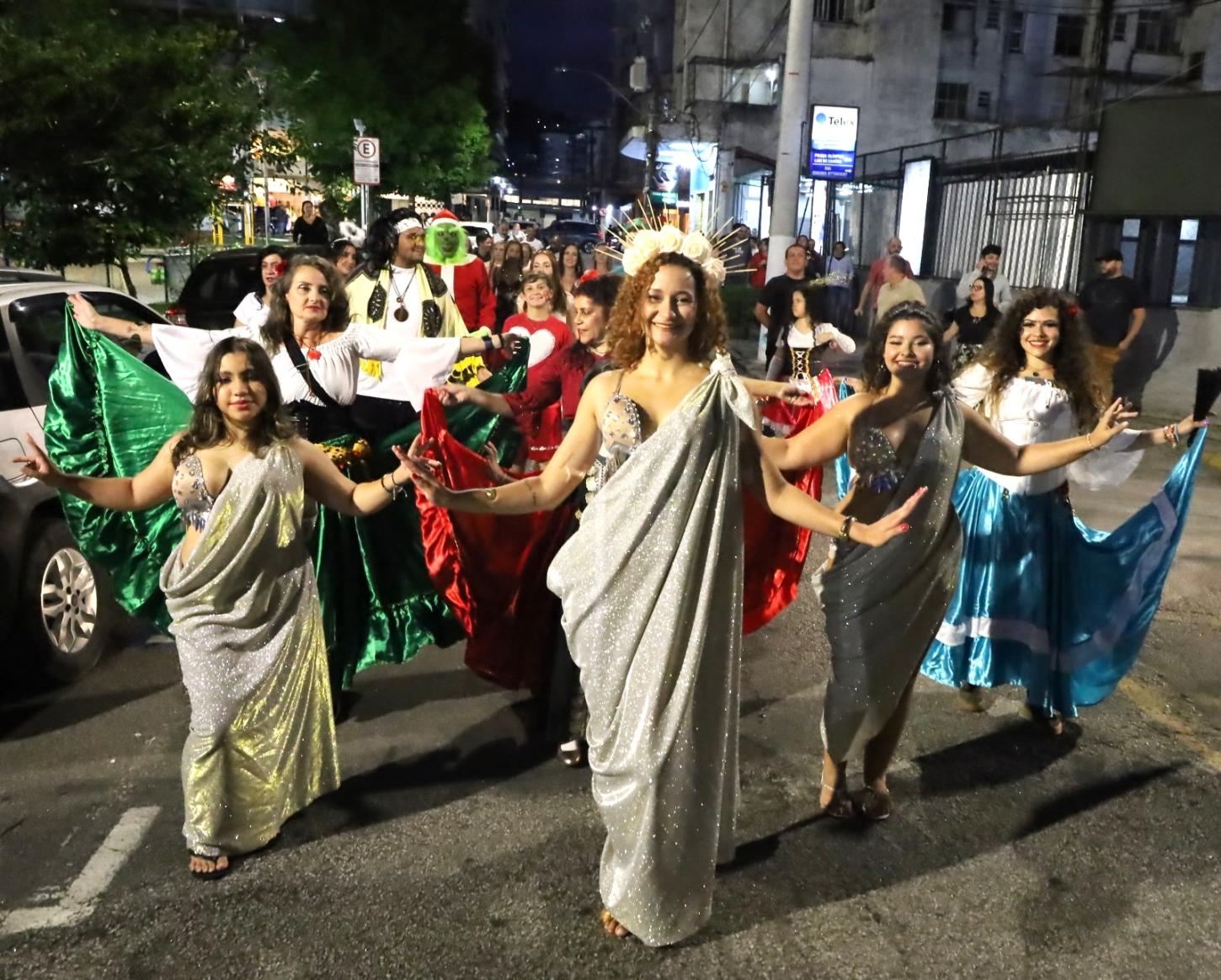 Cortejo da Trupe da Cultura celebra a paz em Teresópolis