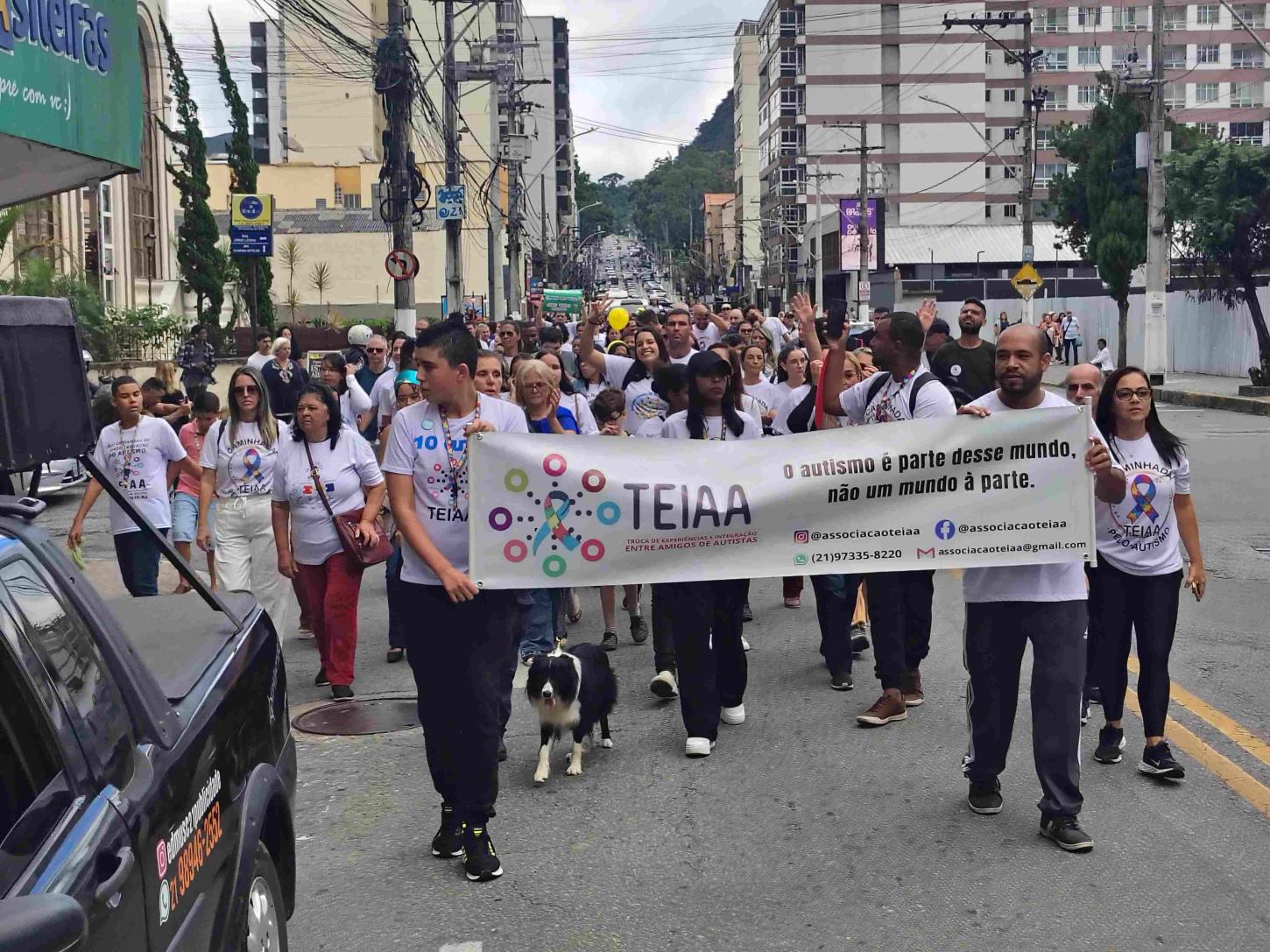 Caminhada de Conscientização do Autismo espalha mensagem de amor, respeito e inclusão