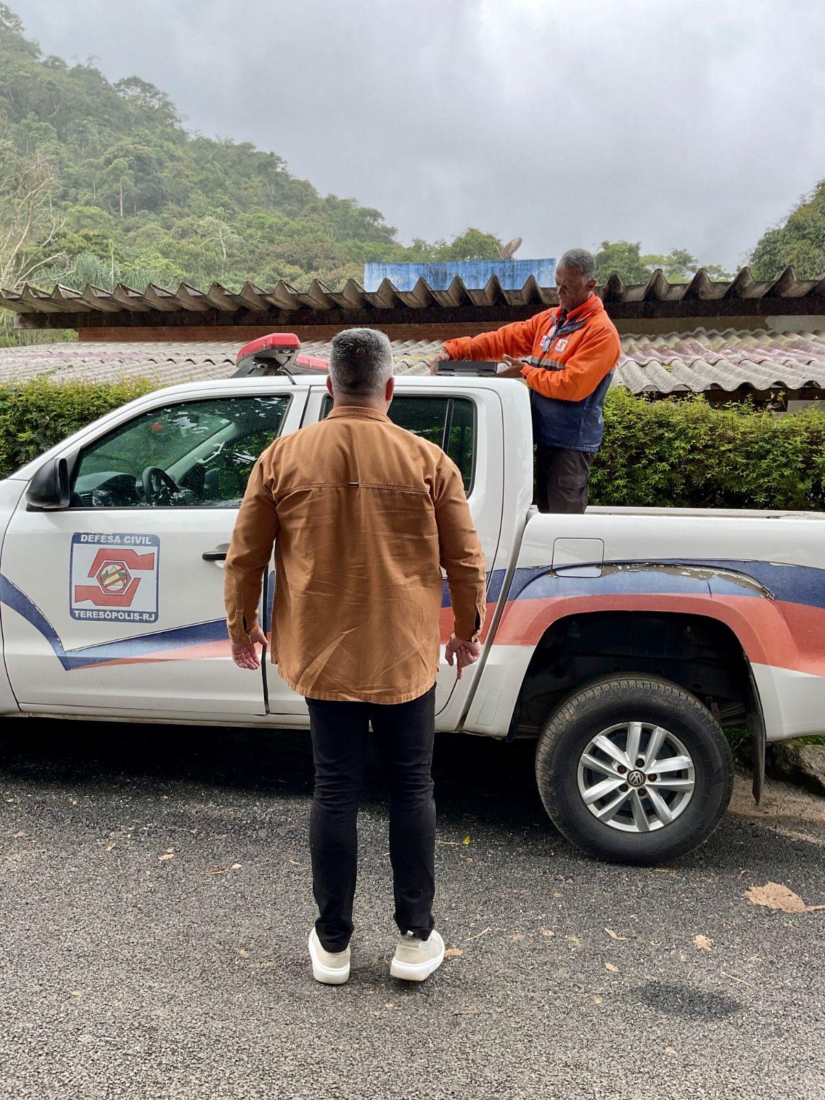 Prefeitura de Teresópolis realiza testes de conexão via satélite em área sem cobertura de telefonia