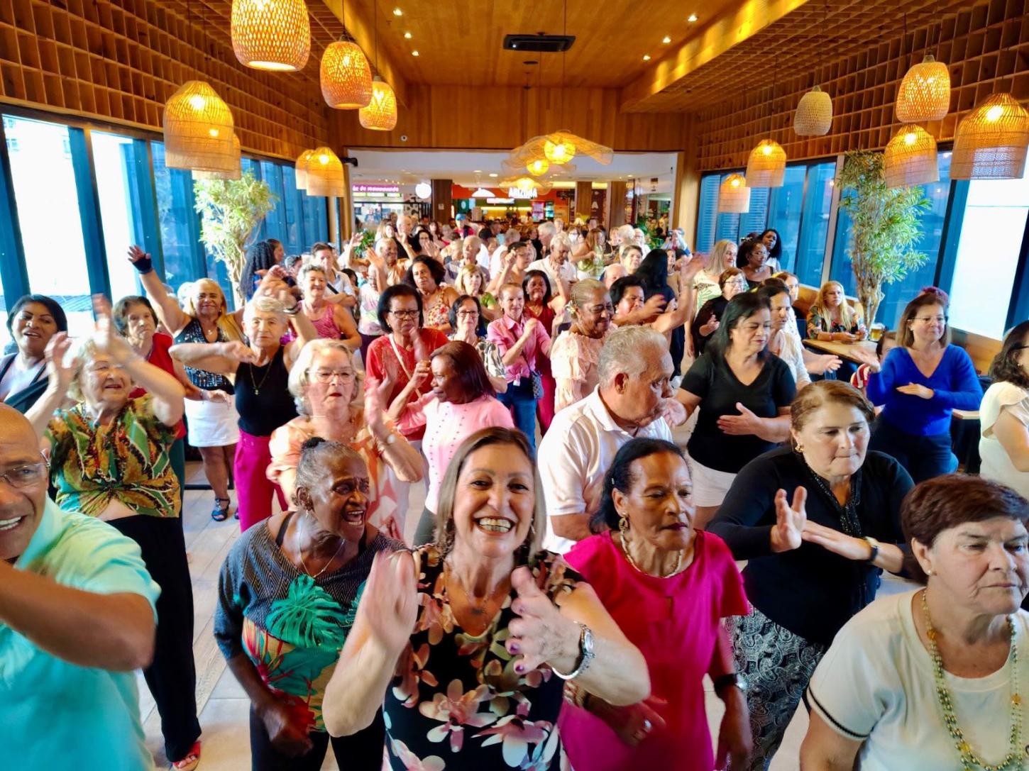 Baile Geração Prateada comemora primeiro aniversário em Teresópolis